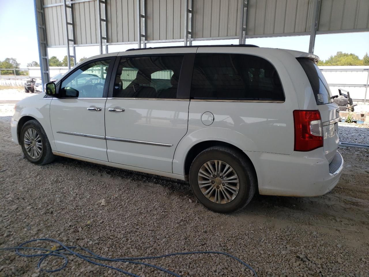 CHRYSLER TOWN & COUNTRY TOURING L