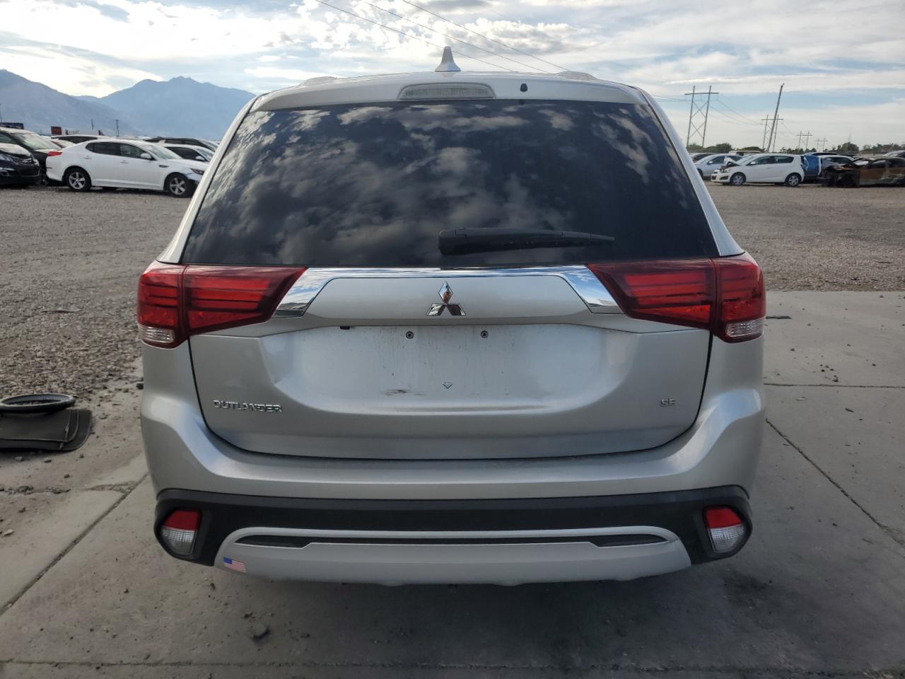 MITSUBISHI OUTLANDER SE