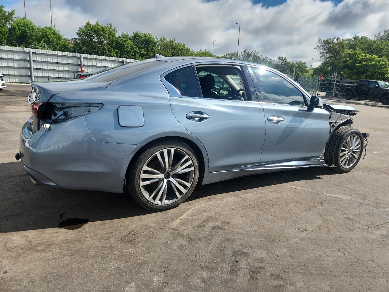 INFINITI Q50 PURE