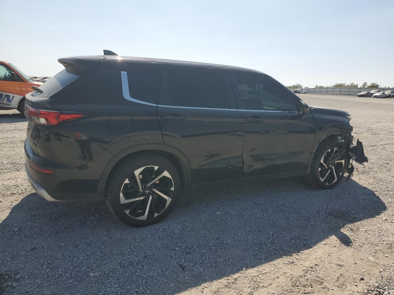 MITSUBISHI OUTLANDER SE