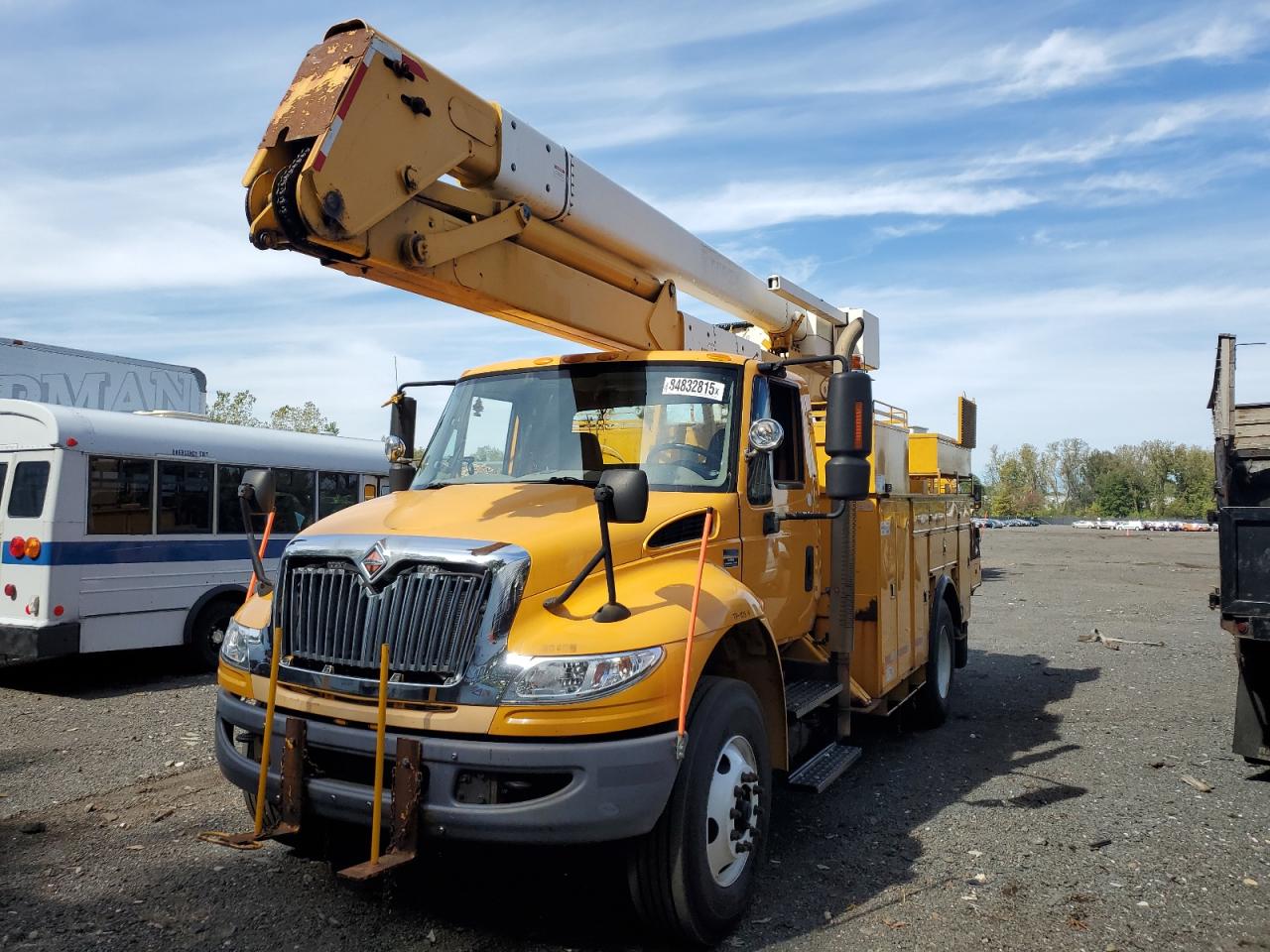 Lot #3258832789 2011 INTERNATIONAL 4400