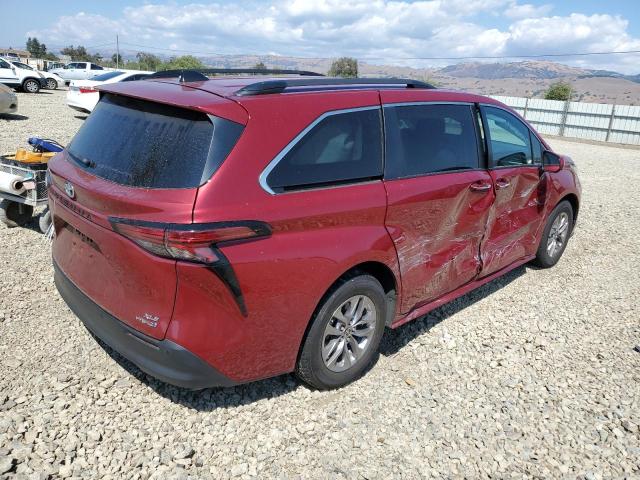 2021 TOYOTA SIENNA XLE 5TDJRKEC0MS022429