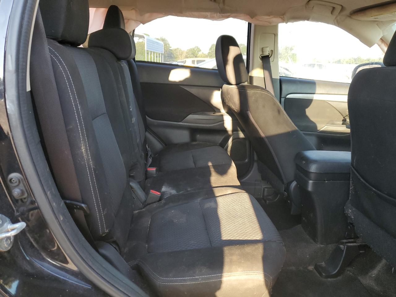 MITSUBISHI OUTLANDER SE