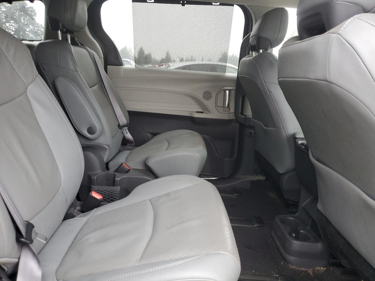 TOYOTA SIENNA LIMITED