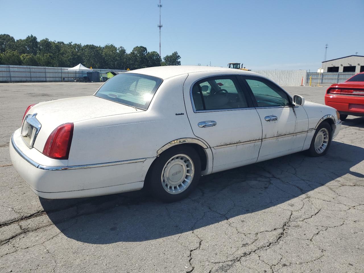Lot #3302846918 2001 LINCOLN TOWN CAR E