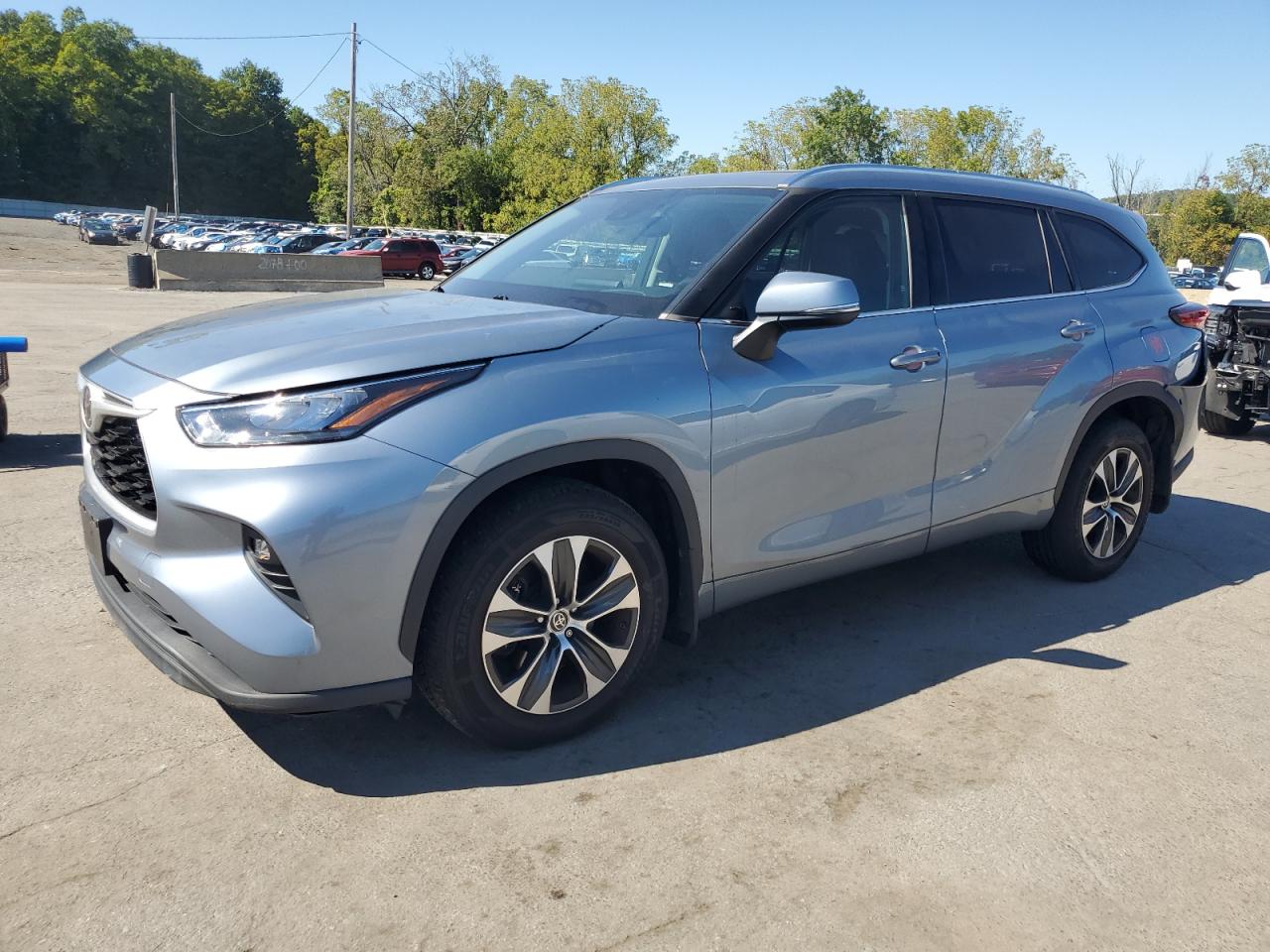Lot #3319858206 2020 TOYOTA HIGHLANDER