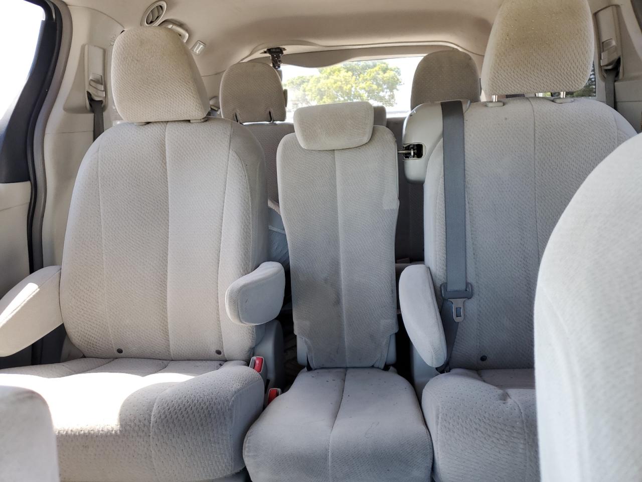 Lot #3302704008 2013 TOYOTA SIENNA LE