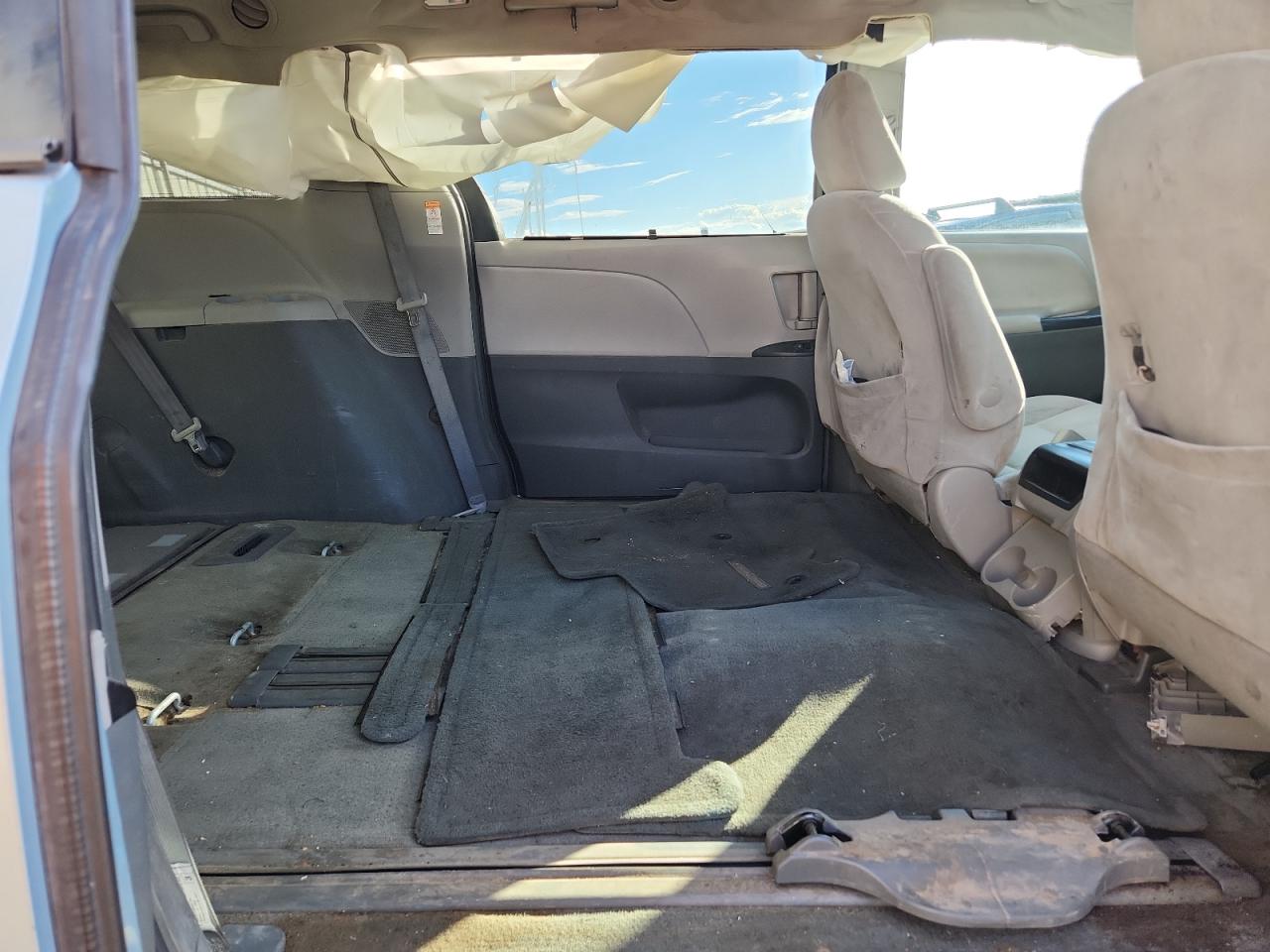 Lot #3274692798 2015 TOYOTA SIENNA LE