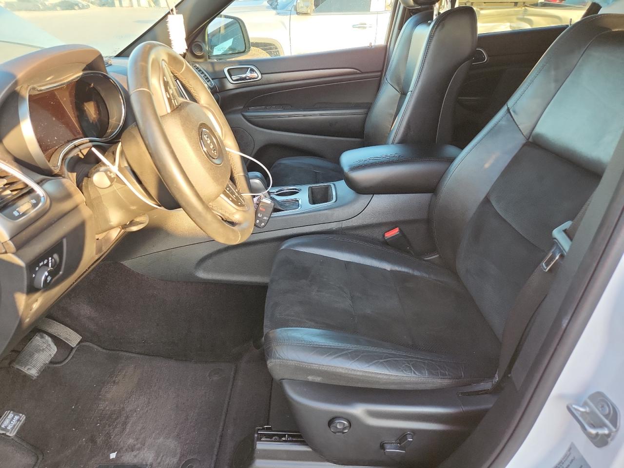 JEEP GRAND CHEROKEE LAREDO