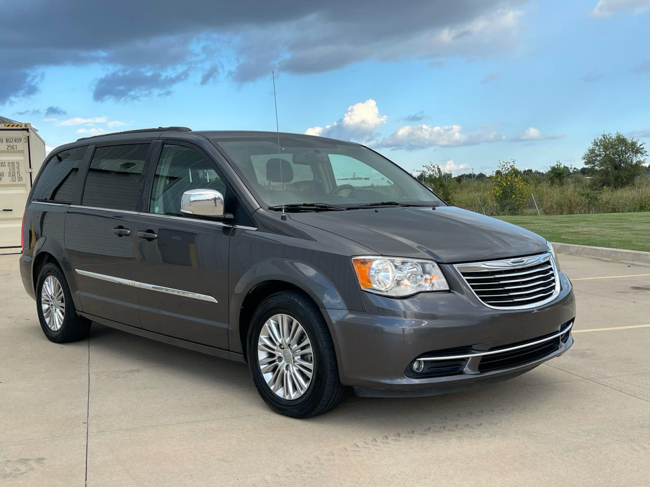 CHRYSLER TOWN & COUNTRY TOURING L