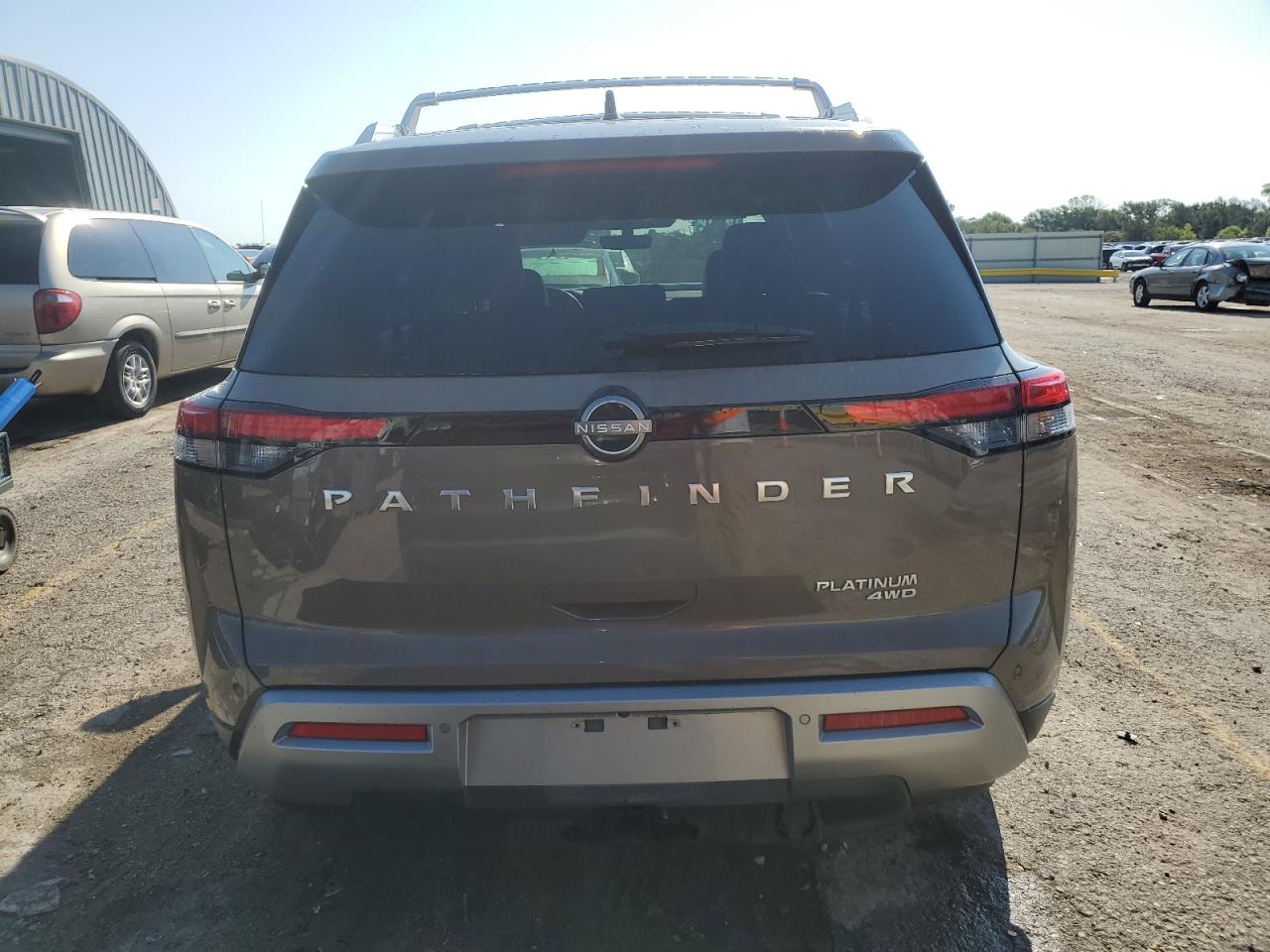 NISSAN PATHFINDER PLATINUM