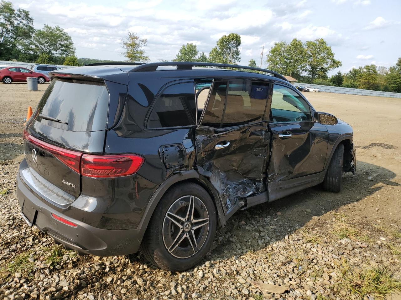 MERCEDES-BENZ EQB 300 4MATIC