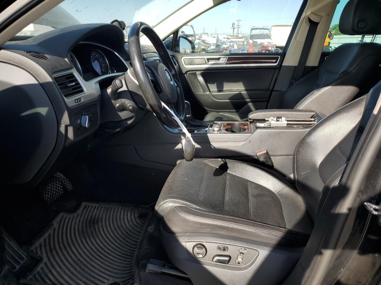 Lot #3310359032 2016 VOLKSWAGEN TOUAREG SP