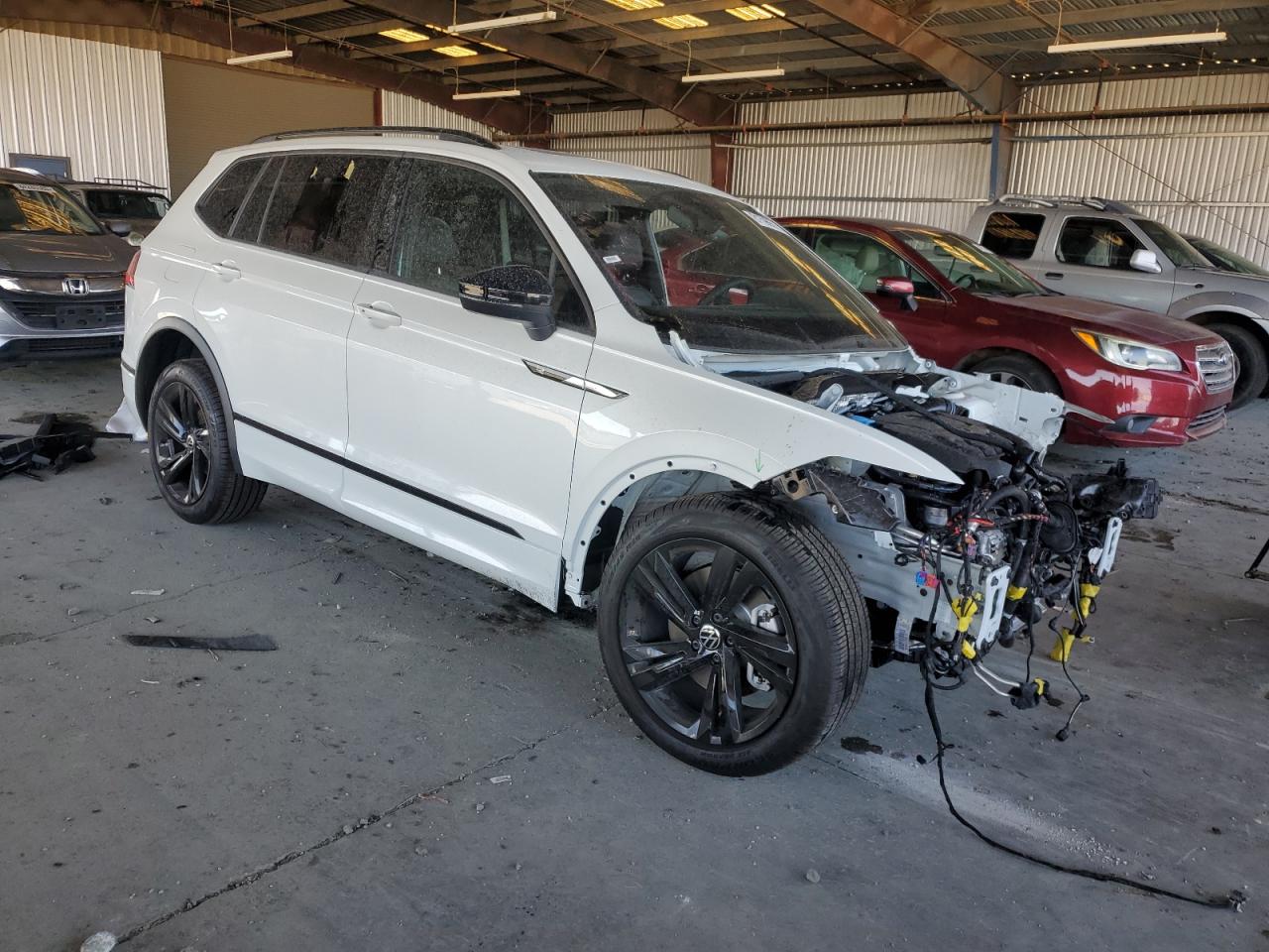 VOLKSWAGEN TIGUAN SE R-LINE BLACK