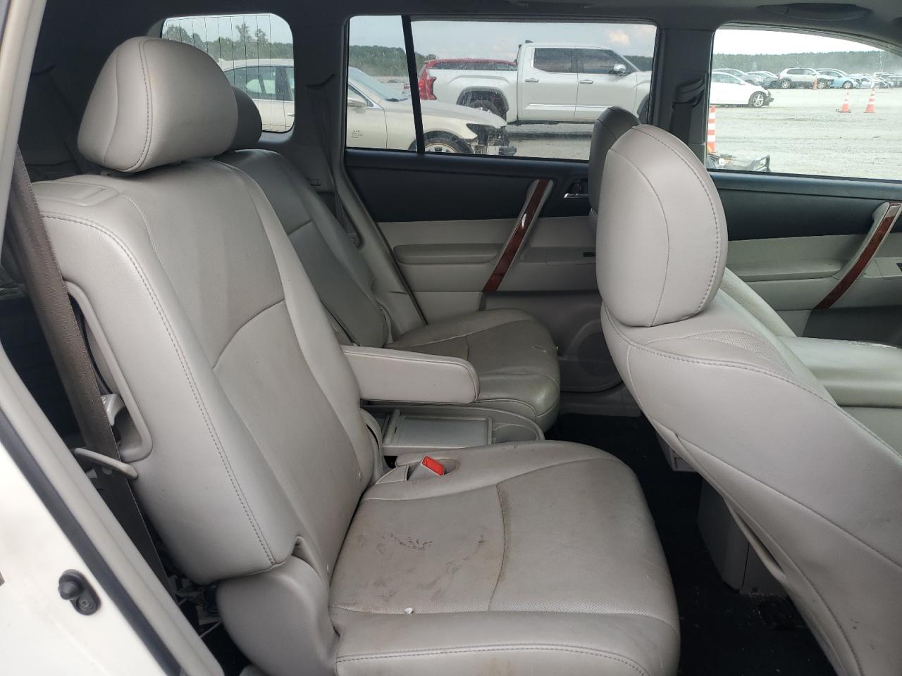 TOYOTA HIGHLANDER LIMITED