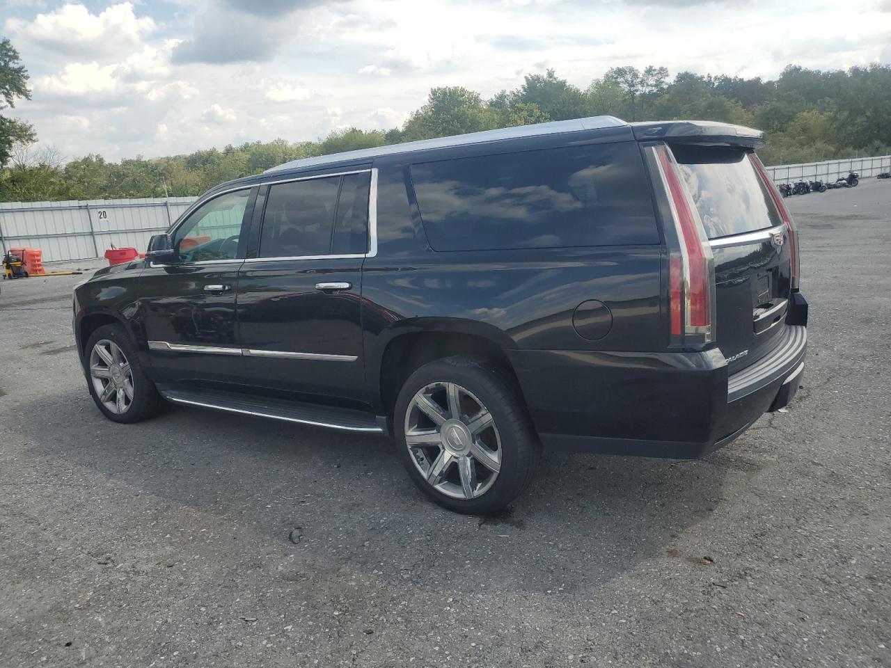 CADILLAC ESCALADE ESV LUXURY