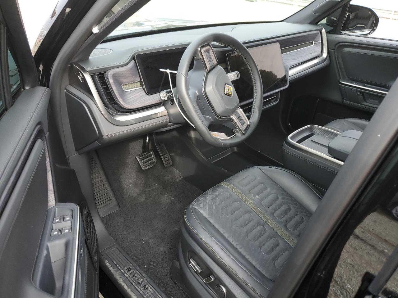 RIVIAN R1S ADVENTURE