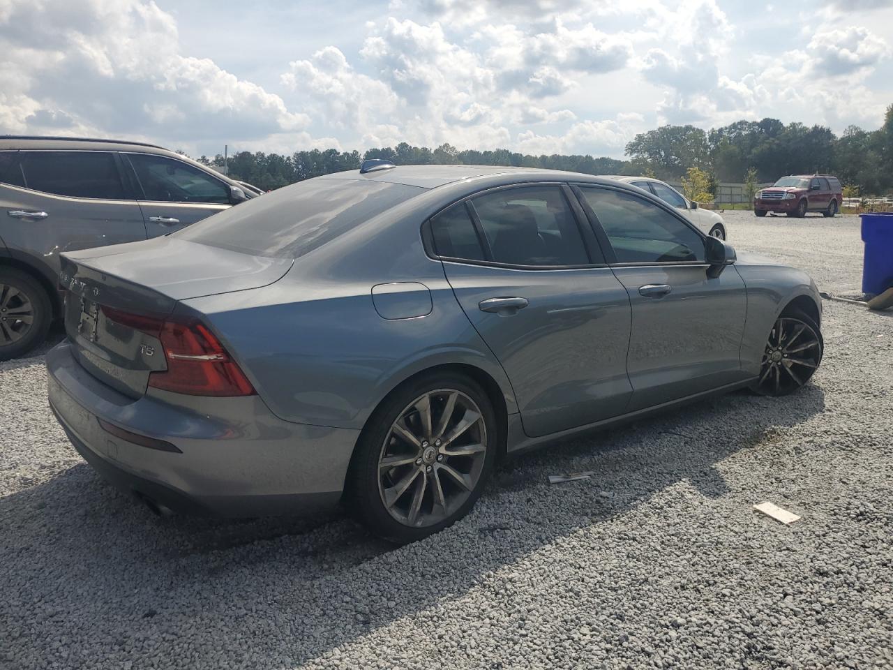 VOLVO S60 T5 MOMENTUM