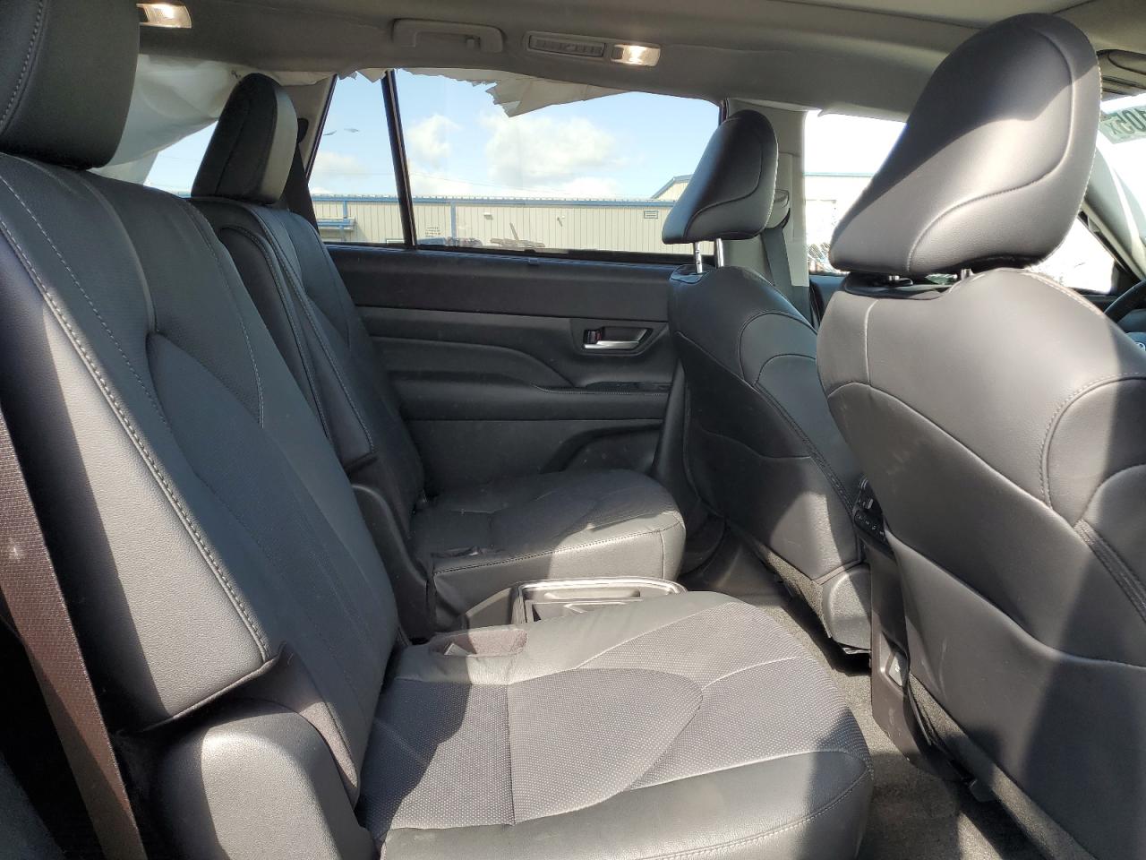 TOYOTA HIGHLANDER LE