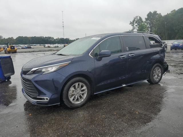 Global Auto Auctions: 2022 TOYOTA SIENNA XLE