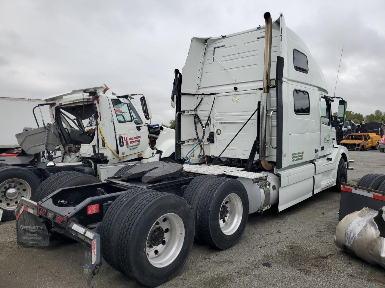 Lot #3285011970 2018 VOLVO VNL