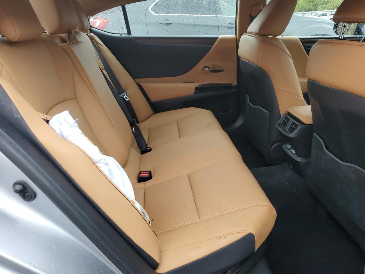 Lexus Es 300h Base Image 10