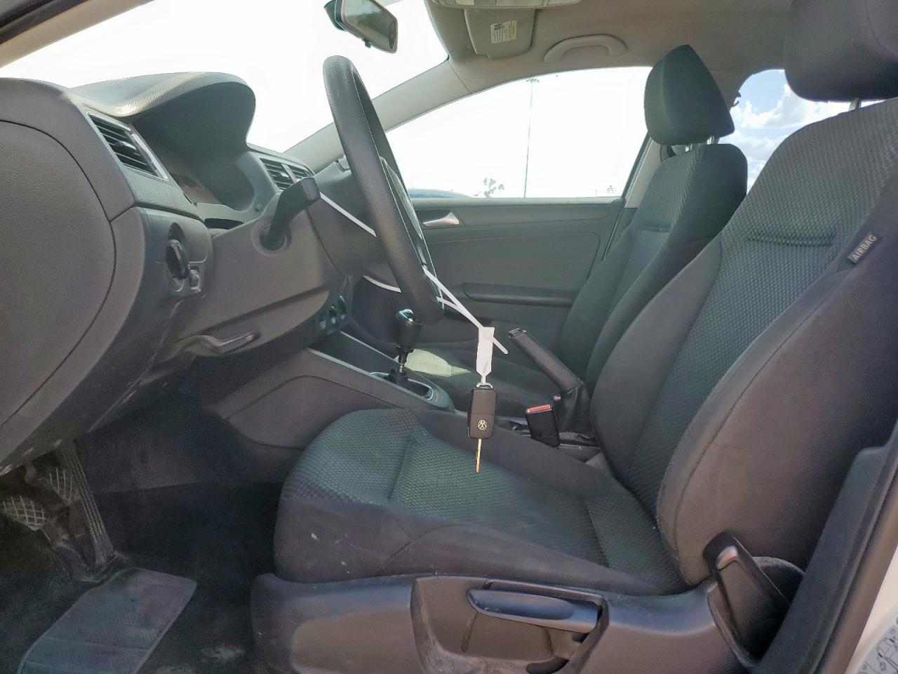 VOLKSWAGEN JETTA BASE