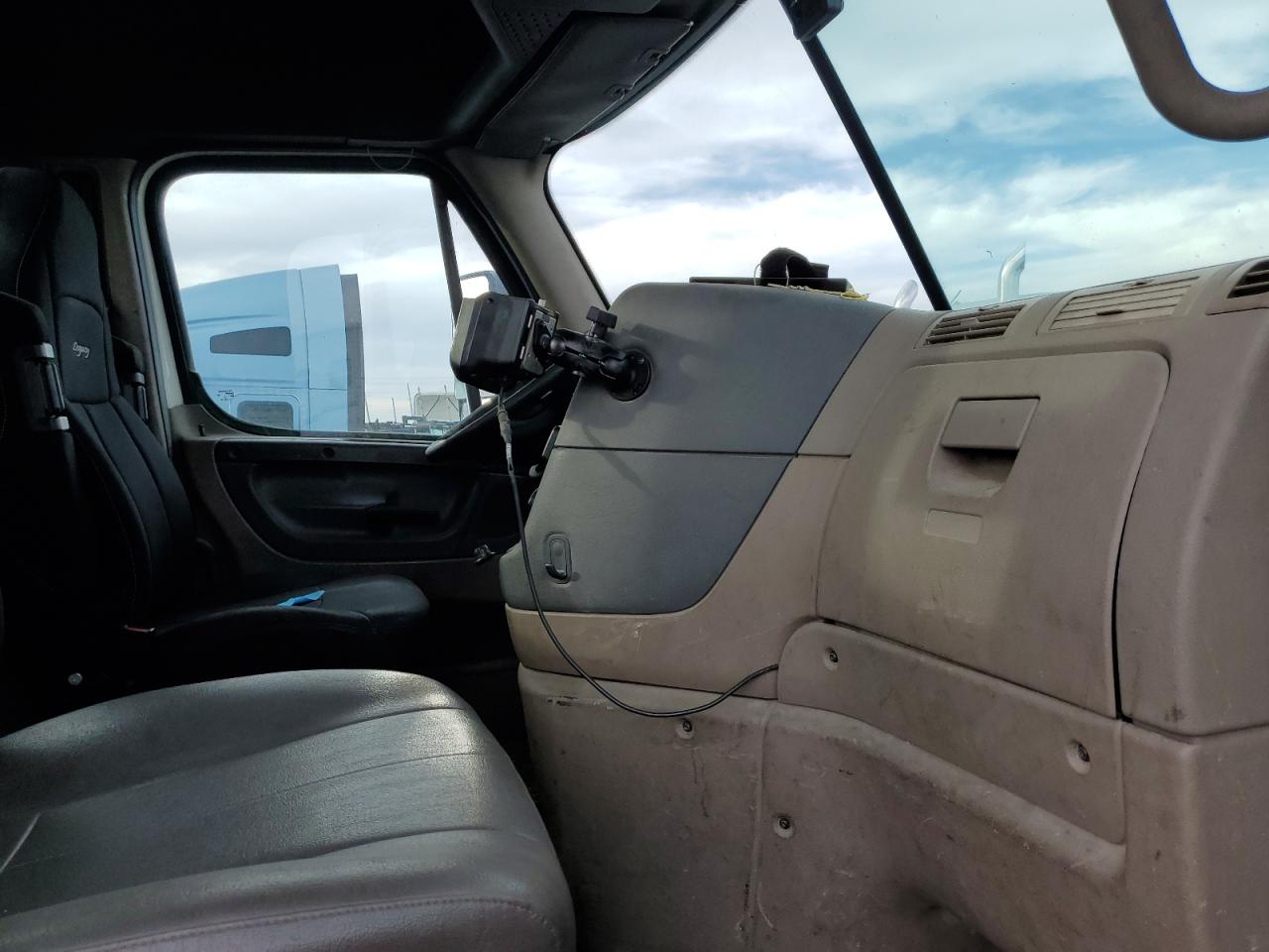 Lot #3246951221 2016 FREIGHTLINER CASCADIA 1