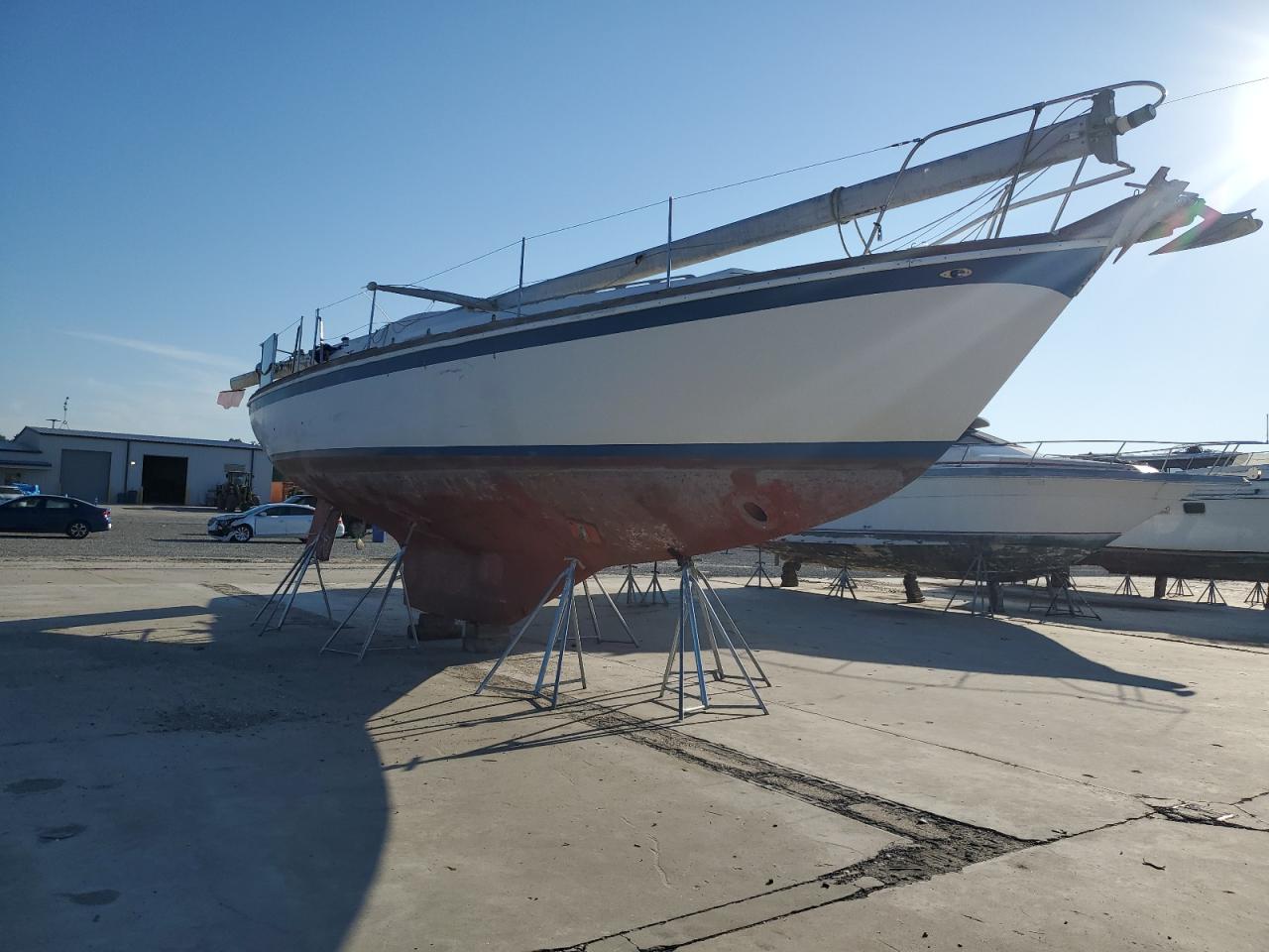 Lot #3240099486 2002 SAIL BOAT BOAT