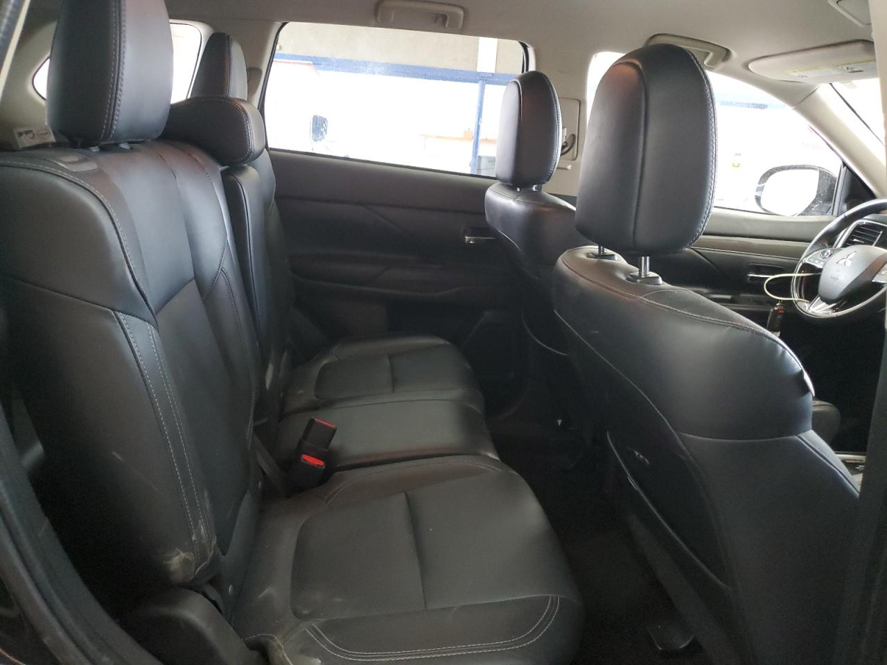 MITSUBISHI OUTLANDER SE