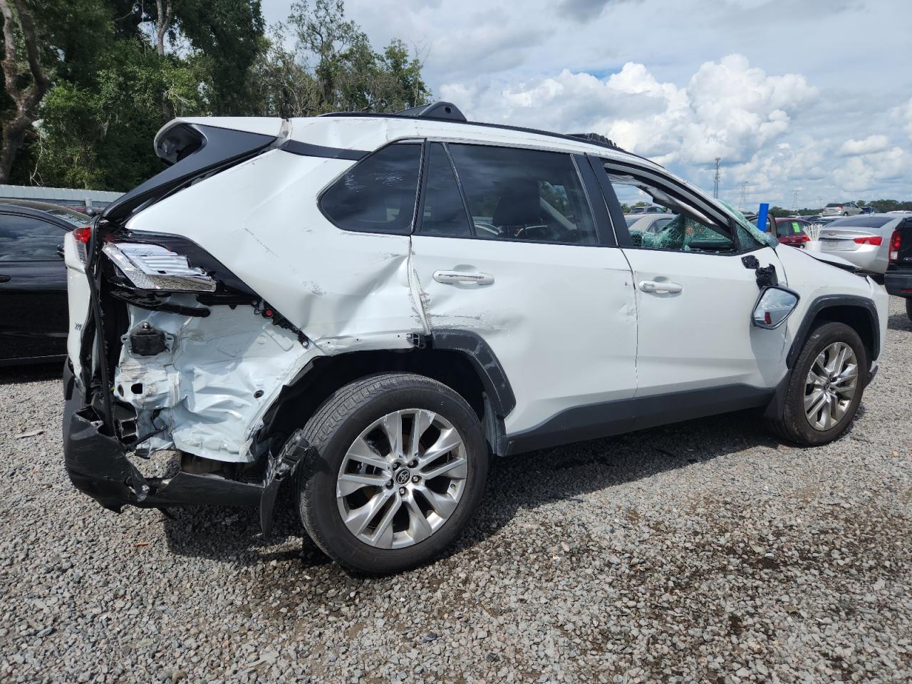 TOYOTA RAV4 XLE PREMIUM