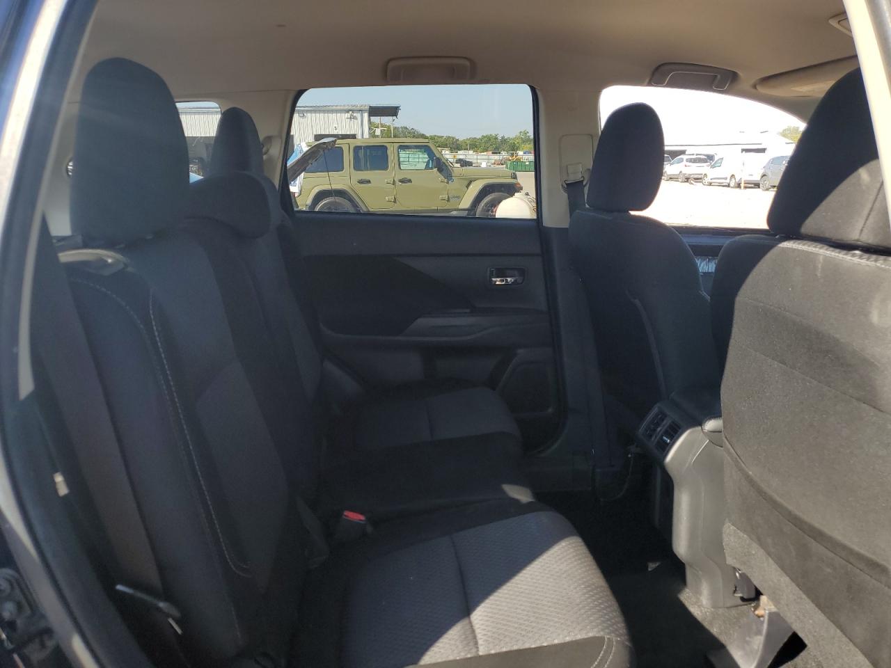 MITSUBISHI OUTLANDER ES