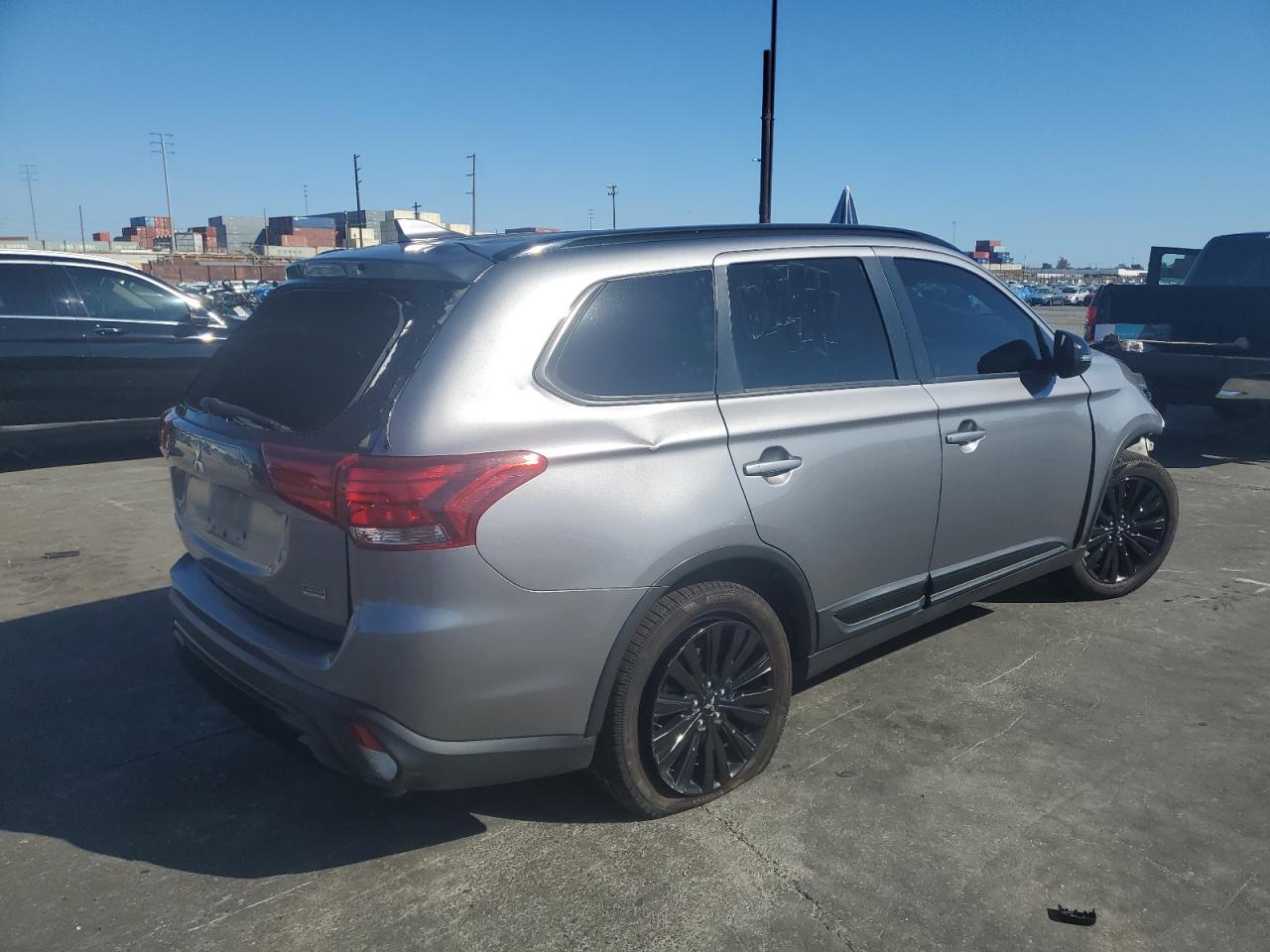 MITSUBISHI OUTLANDER SE
