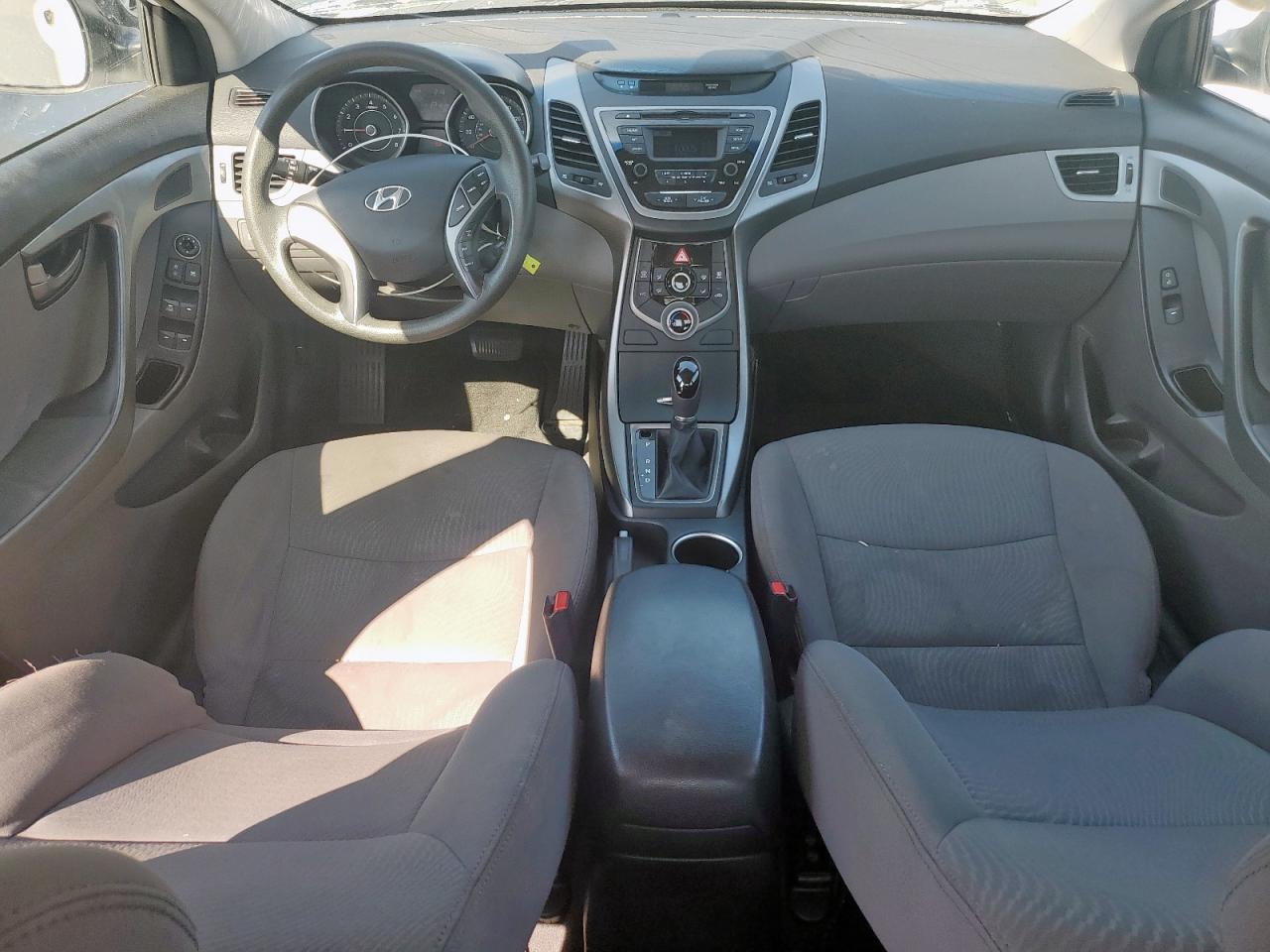 HYUNDAI ELANTRA SE