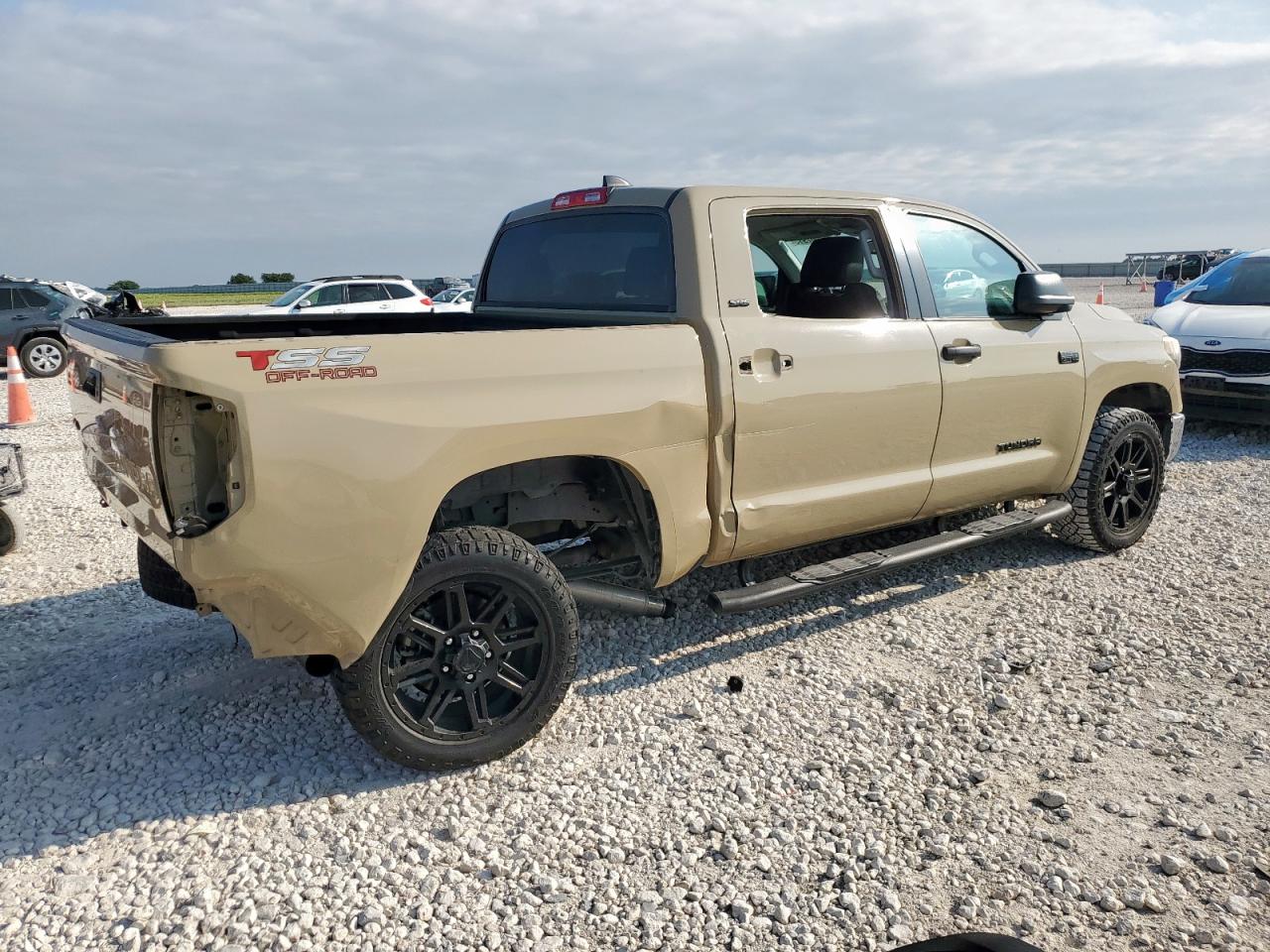 TOYOTA TUNDRA CREWMAX SR5
