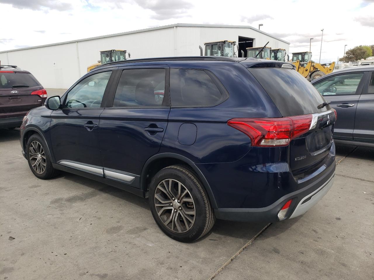 MITSUBISHI OUTLANDER SE