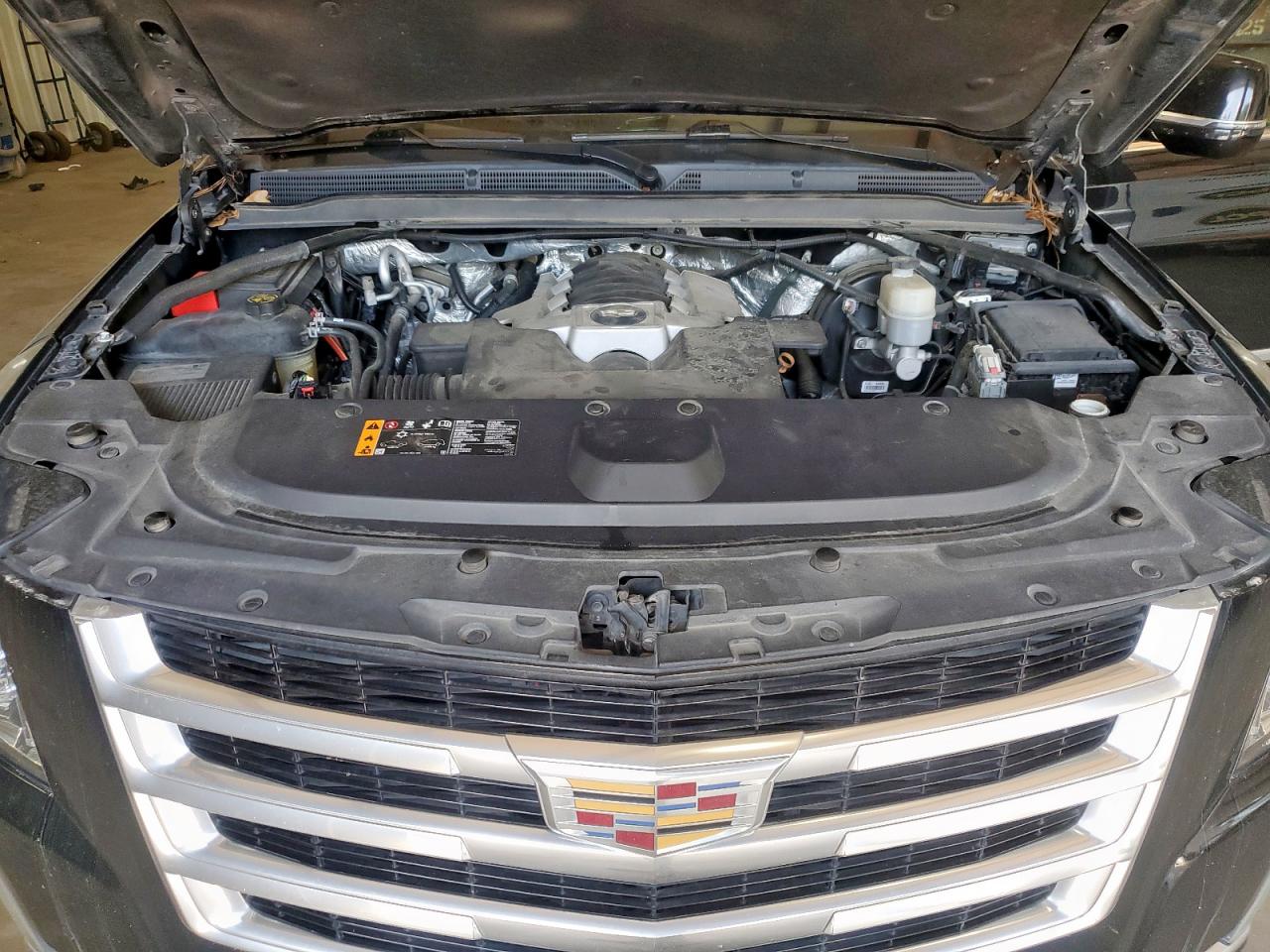 CADILLAC ESCALADE ESV LUXURY