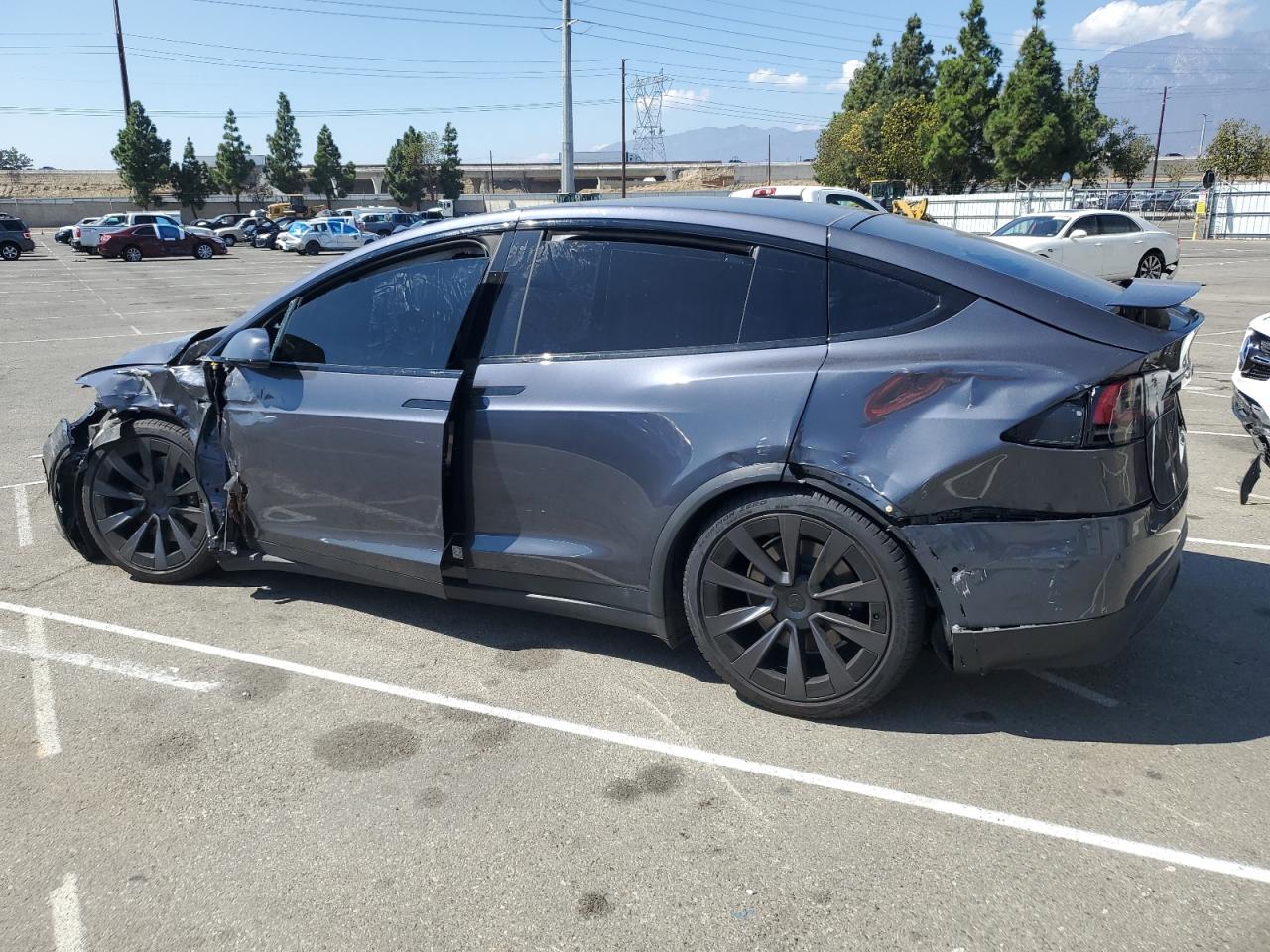 TESLA MODEL X