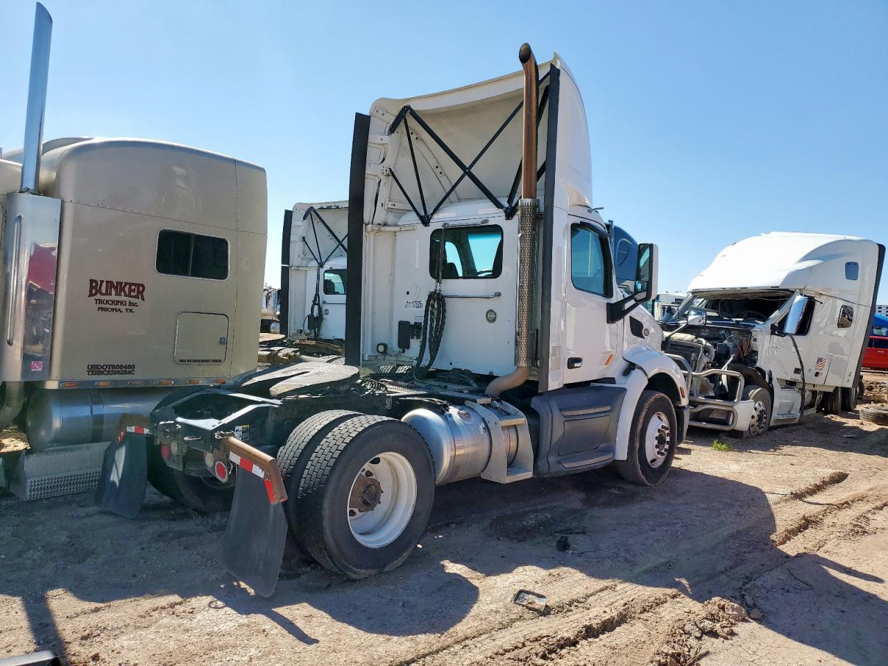 Lot #3284643376 2019 PETERBILT TRACTOR 579