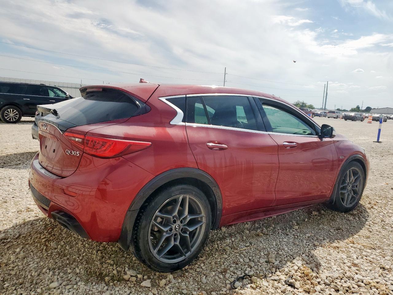 INFINITI QX30 BASE