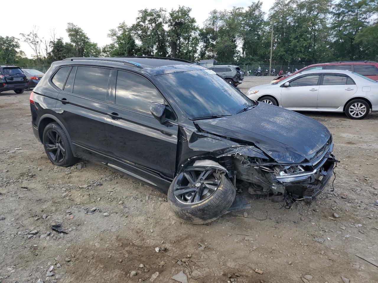 VOLKSWAGEN TIGUAN SE R-LINE BLACK