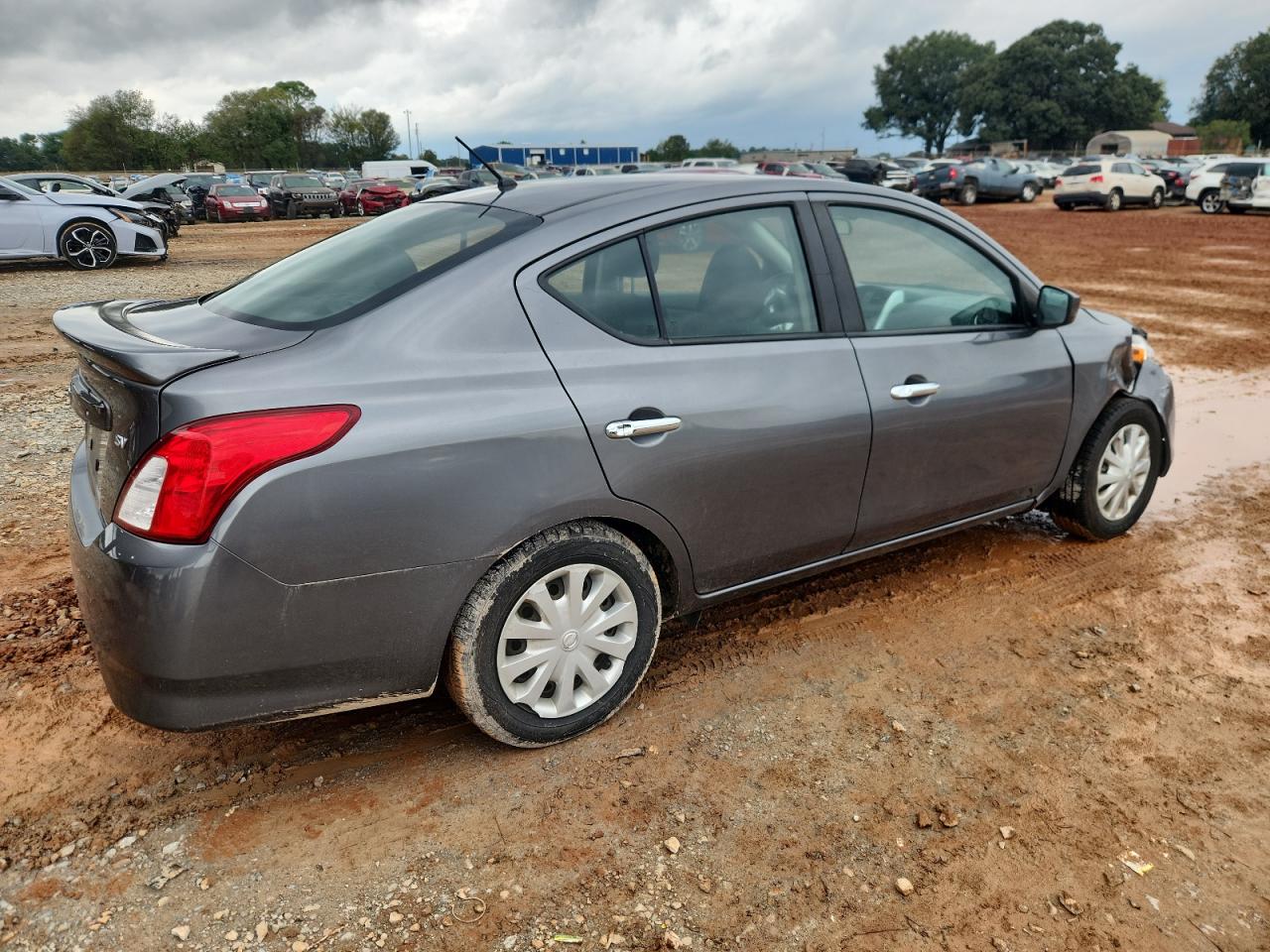 NISSAN VERSA S
