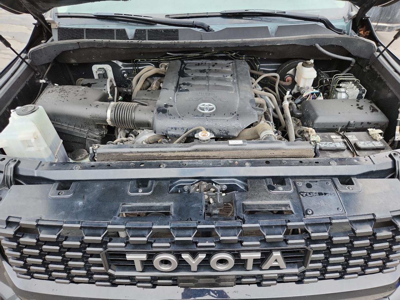 TOYOTA TUNDRA CREWMAX SR5