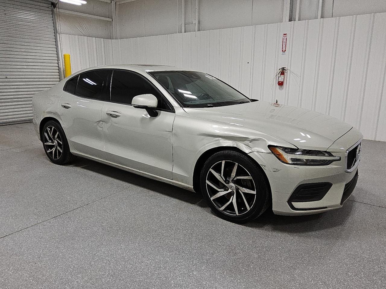 VOLVO S60 T5 MOMENTUM