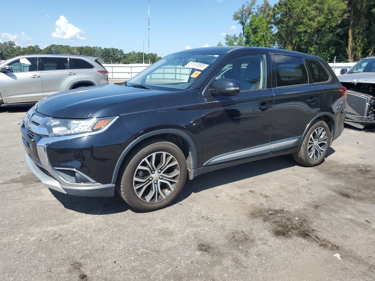 MITSUBISHI OUTLANDER SE