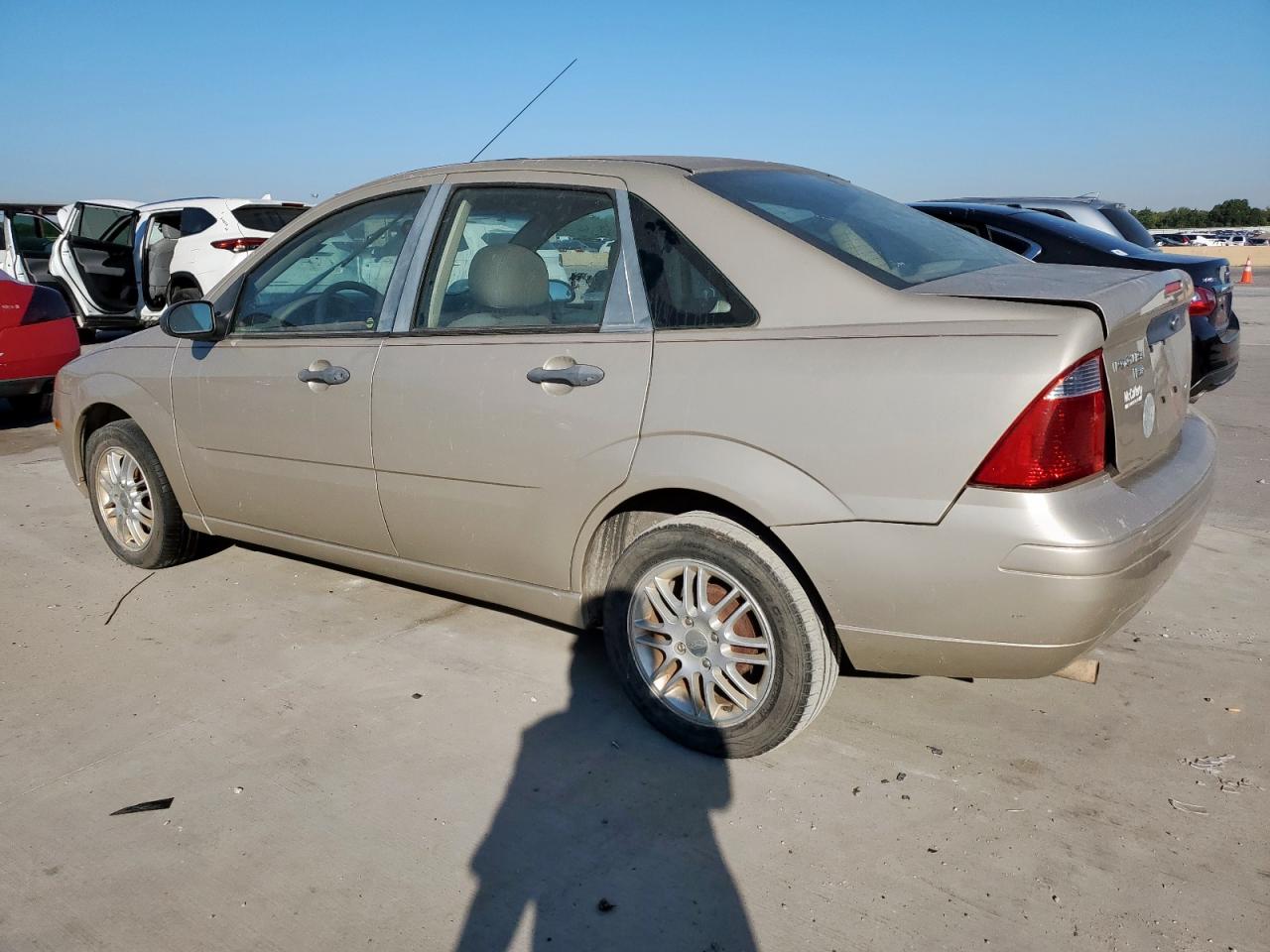 Lot #3310418997 2007 FORD FOCUS ZX4