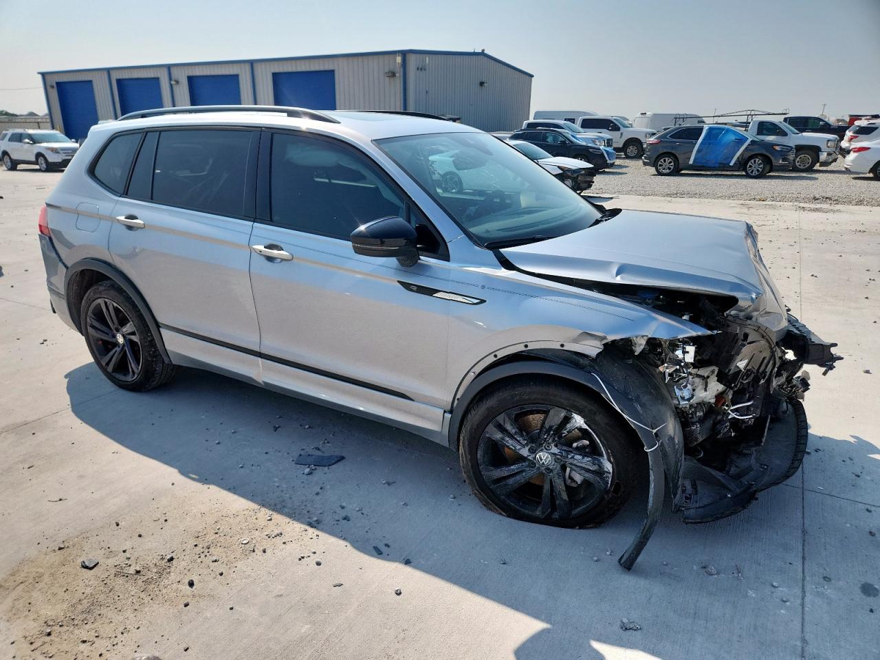 VOLKSWAGEN TIGUAN SE R-LINE BLACK