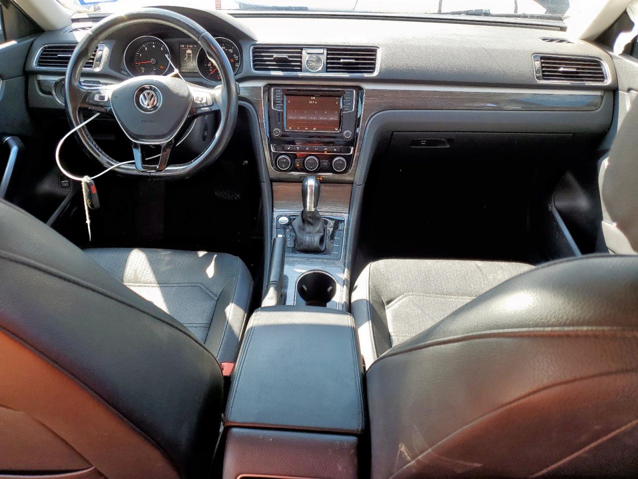 VOLKSWAGEN PASSAT SE