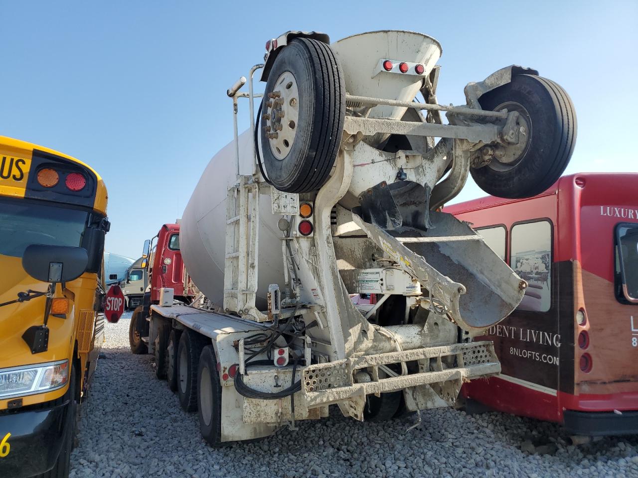 Lot #3247763225 2017 FREIGHTLINER 114SD