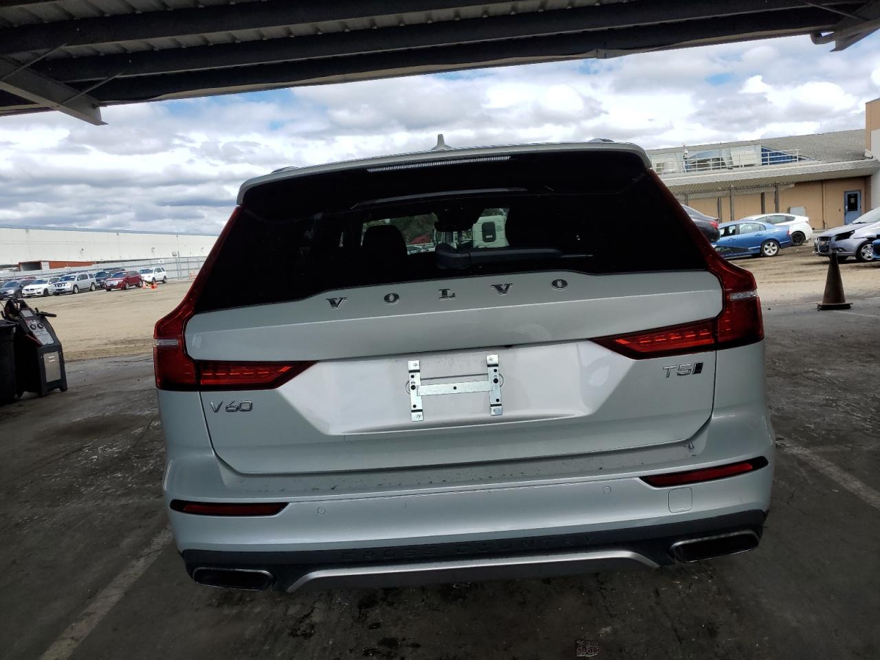 VOLVO V60 T5 MOMENTUM